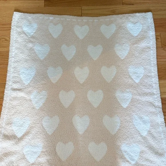 Barefoot Dreams CozyChic Heart Blanket - Pink and White - Picture 6 of 10